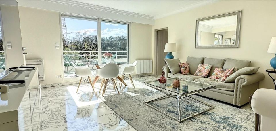 A louer APPARTEMENT T4 85 M2 TERRASSE VUE MER LE CANNET