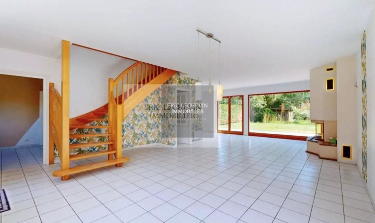 A louer MAISON  7 PIECES 120 M2  STELLA