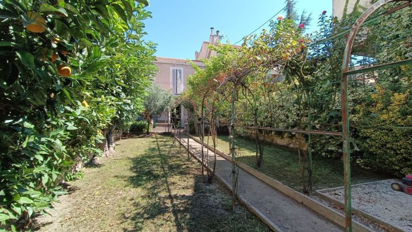 A vendre MAISON T6 143mÂ² sur parcelle de 391mÂ² avec garage et petite 13014 Marseille 14Eme