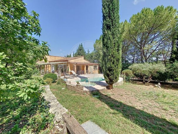 A louer MAISON  5 PIECES 176 M2  NIMES