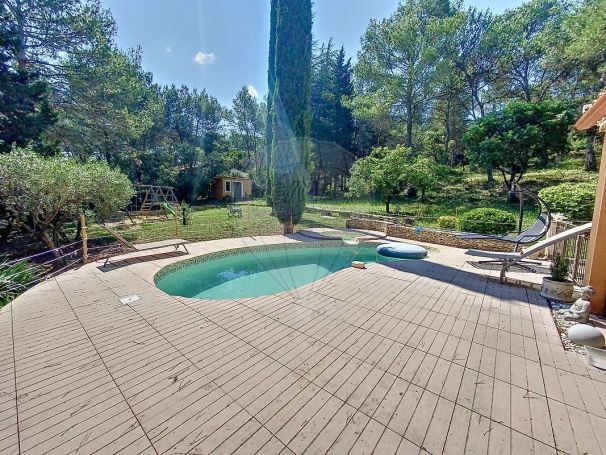 A louer MAISON  5 PIECES 176 M2  NIMES