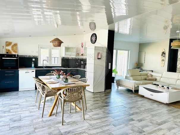 A louer LOFT  9 PIECES 215 M2 BORD DE MER LA TREMBLADE