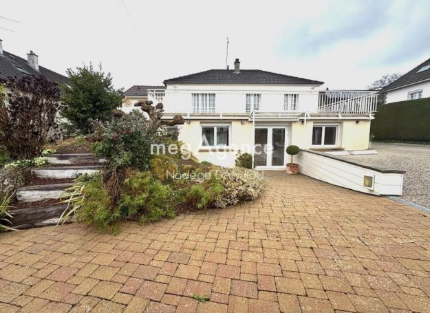 A vendre BEAU PAVILLON 9 PIECES VIRE NORMANDIE 14500 Vire Normandie