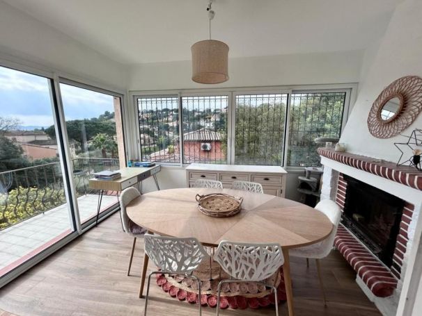 A vendre APPARTEMENT T4 110 M2 PLAGE à PIED  ROQUEBRUNE SUR ARGENS