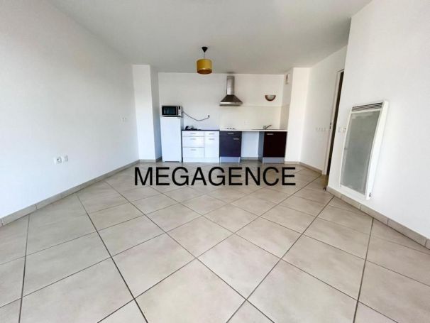 A louer APPARTEMENT T3 62 M2 TERRASSE BORD DE MER FREJUS