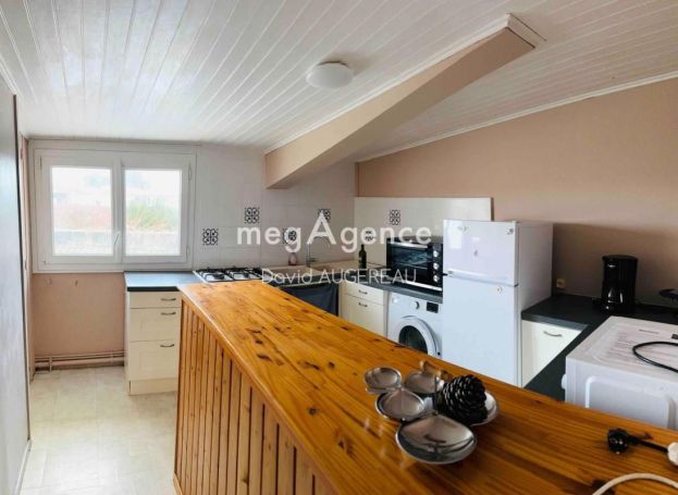 A vendre APPARTEMENT T5 98 M2 BORD DE MER ILE D YEU