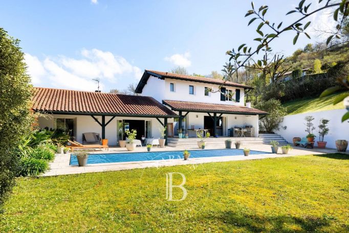 A vendre BELLE MAISON 5 PIECES 155 M² PROCHE VILLAGE ASCAIN