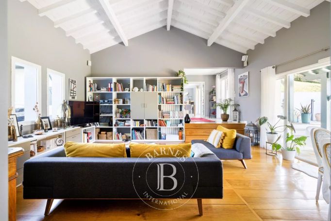 A vendre BELLE MAISON 5 PIECES 155 M² PROCHE VILLAGE ASCAIN