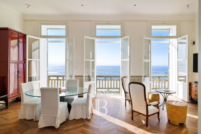 A vendre APPARTEMENT D'EXCEPTION T4 140 M² VUE MER BIARRITZ