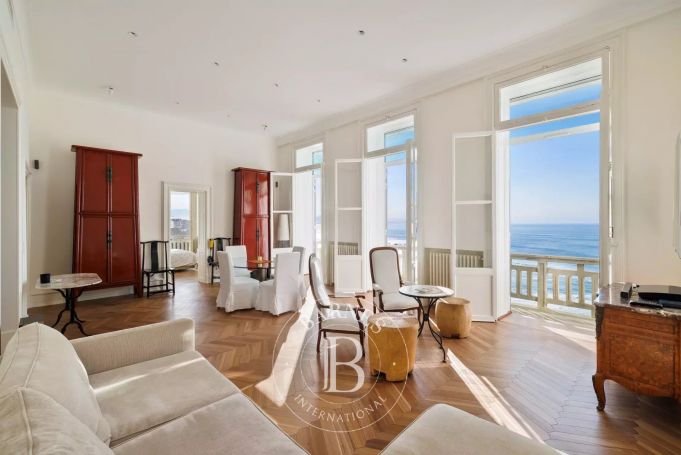 A vendre APPARTEMENT D'EXCEPTION T4 140 M² VUE MER BIARRITZ
