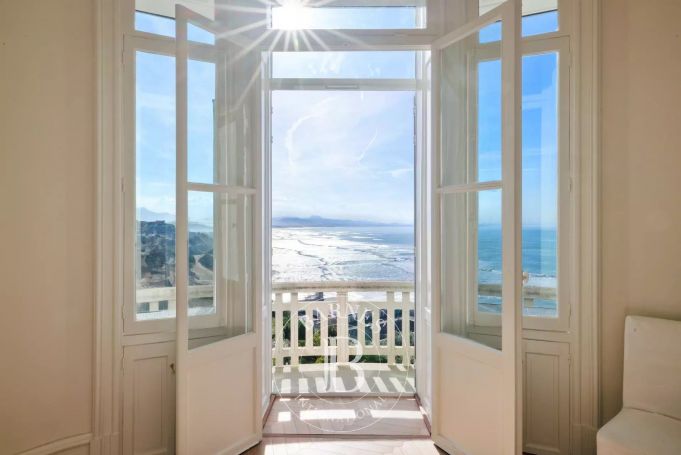 A vendre APPARTEMENT D'EXCEPTION T4 140 M² VUE MER BIARRITZ