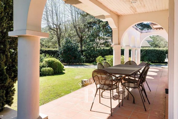 A vendre JOLIE VILLA 12 PIECES 220 M² ENTRE LAC ET MER  HOSSEGOR