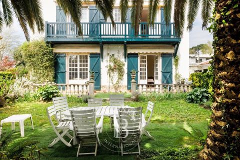 A vendre BELLE MAISON BASQUE 1930 10 PIECES  270 m² BIARRITZ