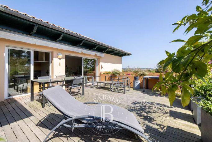 A vendre APPARTEMENT T3 117 M² DERNIER ETAGE VUE MONTAGNES ANGLET
