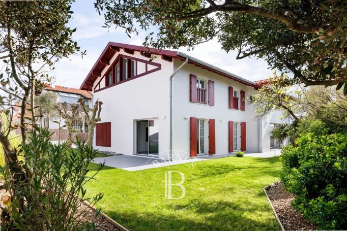 A vendre BELLE VILLA 6 PIECES 235 M² RENOVEE BIARRITZ - BEAURIVAGE