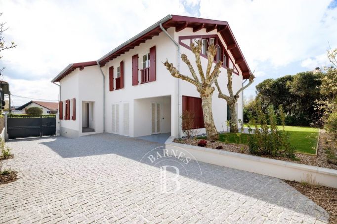 A vendre BELLE VILLA 6 PIECES 235 M² RENOVEE BIARRITZ - BEAURIVAGE