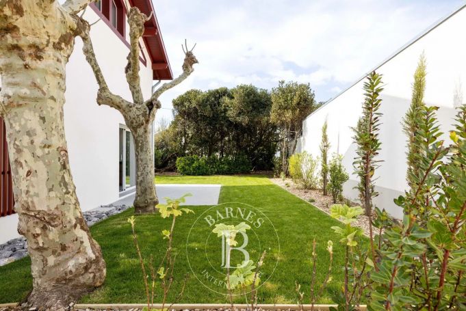 A vendre BELLE VILLA 6 PIECES 235 M² RENOVEE BIARRITZ - BEAURIVAGE