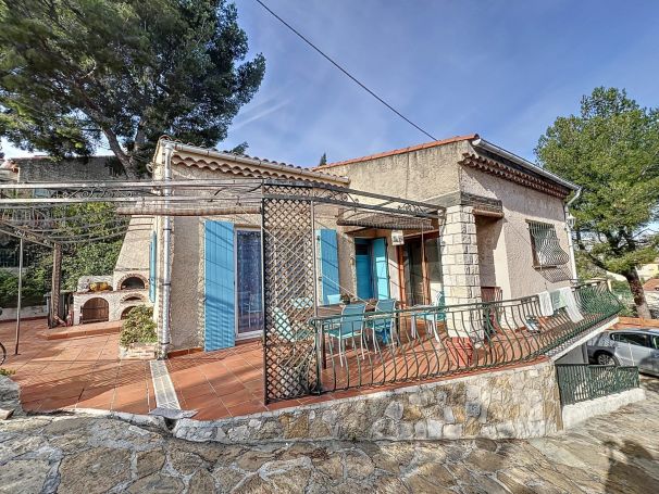 A vendre CHARMANTE VILLA 5 PIECES 142 M² sur les pentes des CRETES  La Ciotat
