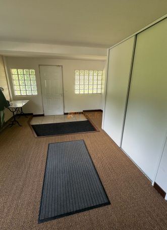 A louer LOFT  6 PIECES 240 M2  VALMONT COMMERCES