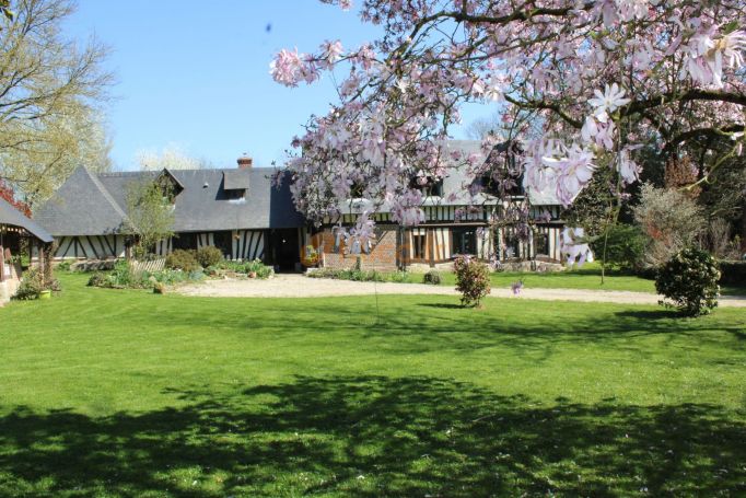 A vendre CHARMANTE MAISON 6 PIECES 195 M² TROUVILLE ALLIQUERVILLE
