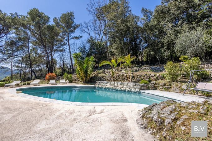 A vendre Villa de charme 196 m² PISCINE VUE FORET VENCE