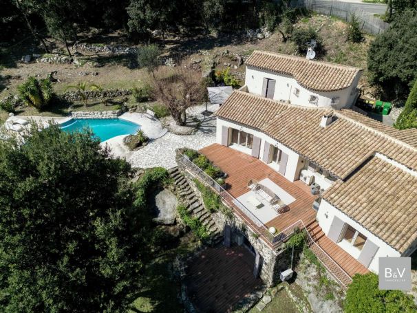 A vendre Villa de charme 196 m² PISCINE VUE FORET VENCE