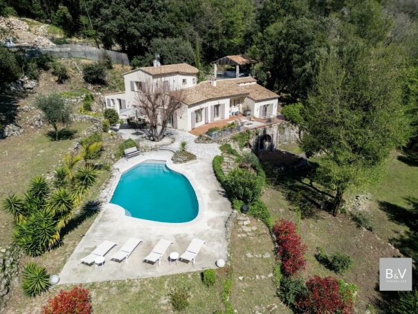 A vendre Villa de charme 196 m² PISCINE VUE FORET VENCE