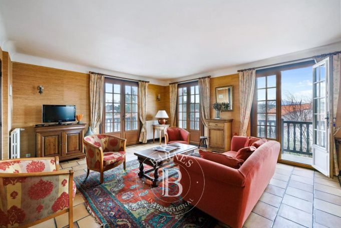 A vendre BELLE MAISON TYPIQUE 300 M² A RENOVER VUE MER ET MONTAGNES BIDART