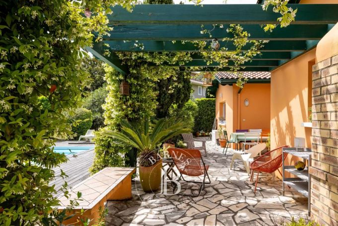 A vendre BELLE MAISON 240 M² GOLF DE L'IMPERATRICE BORD DE MER ANGLET