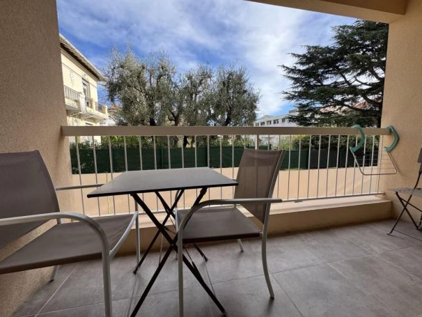 A louer APPARTEMENT T2 39 M2 TERRASSE BORD DE MER CANNES