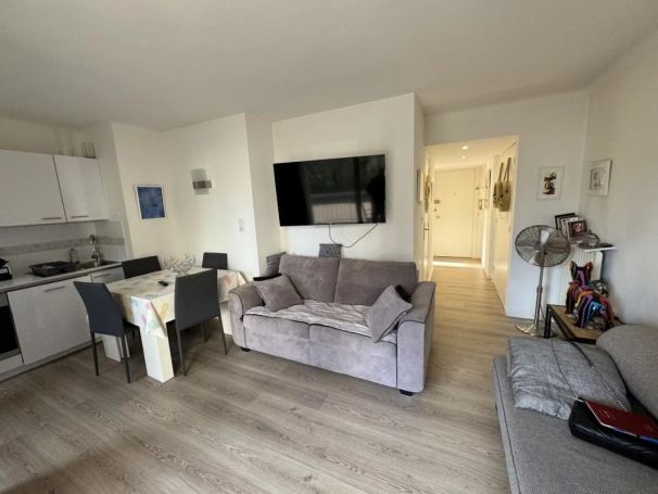 A louer APPARTEMENT T2 39 M2 TERRASSE BORD DE MER CANNES