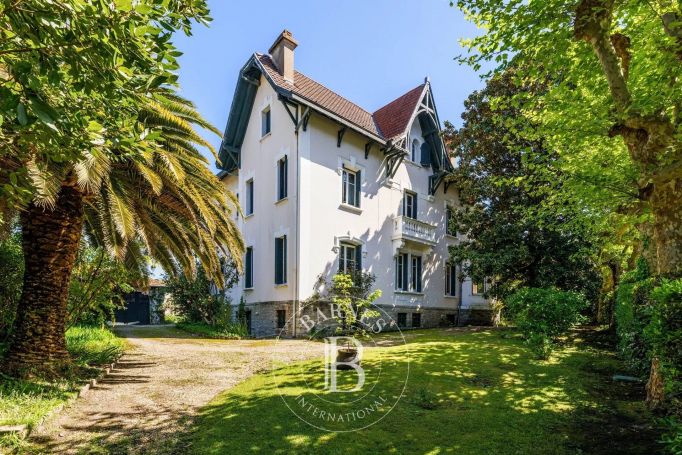 A vendre VILLA DE CARACTERE 300 M² BIARRITZ SAINT CHARLES
