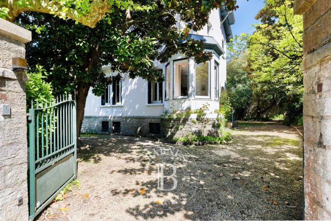 A vendre VILLA DE CARACTERE 300 M² BIARRITZ SAINT CHARLES