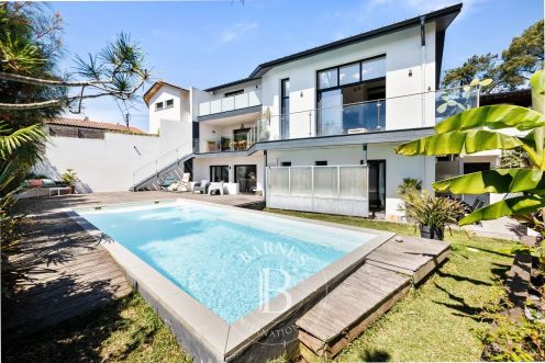 MAISON CONTEMPORAINE 7 PIECES 230 M² QUARTIER MONTBRUN ANGLET 