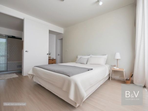 A vendre SUPERBE APPARTEMENT T4 88 M² VUE MER ANTIBES