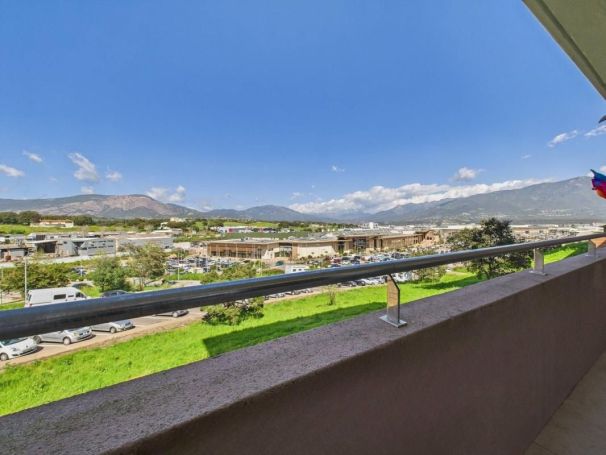 A louer APPARTEMENT T4 80 M2 TERRASSE BORD DE MER SARROLA CARCOPINO