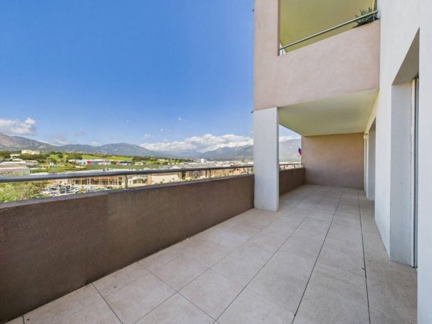 A louer APPARTEMENT T4 80 M2 TERRASSE BORD DE MER SARROLA CARCOPINO