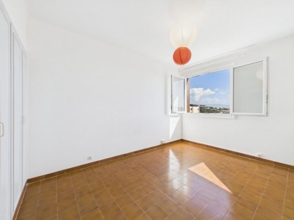 A vendre APPARTEMENT T3 81 M2 TERRASSE BORD DE MER AJACCIO