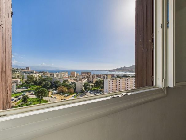 A vendre APPARTEMENT T3 81 M2 TERRASSE BORD DE MER AJACCIO
