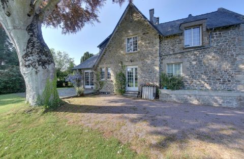 vente Maison familiale en pierres avec grand jardin arboré dans le centre de Pleurtuit