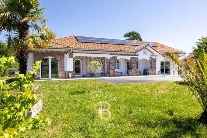 A vendre BELLE MAISON LANDAISE 7 PIECES 250 M² RENOVEE LABENNE