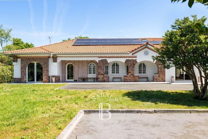 A vendre BELLE MAISON LANDAISE 7 PIECES 250 M² RENOVEE LABENNE