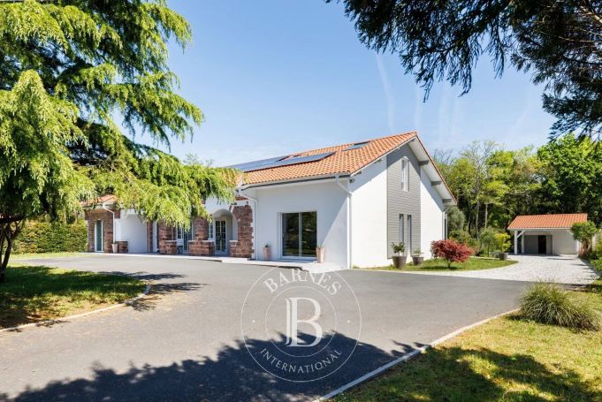 A vendre BELLE MAISON LANDAISE 7 PIECES 250 M² RENOVEE LABENNE