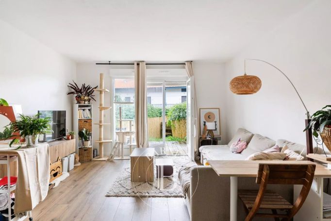A vendre  APPARTEMENT T2 45 M² RENOVE JARDIN BIDART