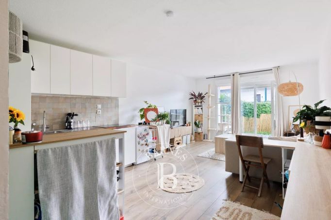 A vendre  APPARTEMENT T2 45 M² RENOVE JARDIN BIDART