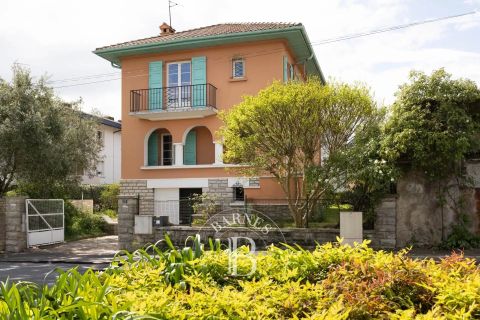 A vendre MAISON FAMILIALE 8 PIECES 230 M² QUARTIER DES ARENES BAYONNE