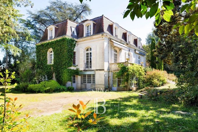 A vendre SUPERBE MAISON DE MAITRE 13 PIECES 428 M² AIRE SUR l'ADOUR