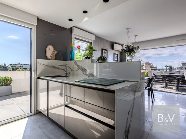 A vendre APPARTEMENT DE PRESTIGE T4 80 M2 TERRASSE VUE MER SAINT LAURENT DU VAR