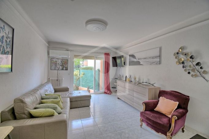A louer APPARTEMENT T3 58 M2 TERRASSE BORD DE MER ANTIBES