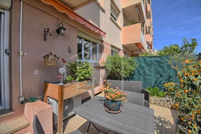 A louer APPARTEMENT T3 58 M2 TERRASSE BORD DE MER ANTIBES